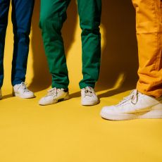 Zanadu – Coverband München im bunten Hochzeitsoutfit auf der Bühne